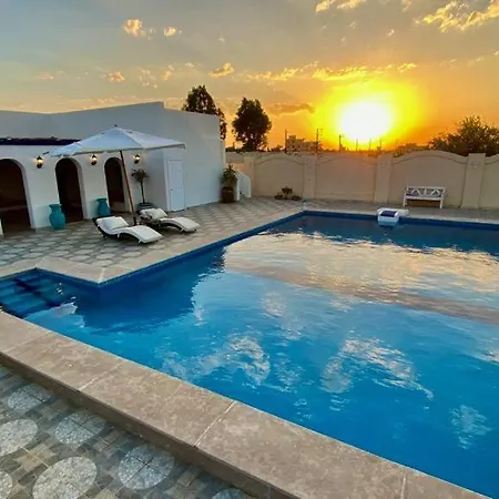 Encanto Getaway Sheikh Zayed City Exterior photo
