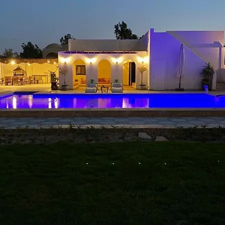 Encanto Getaway Sheikh Zayed City Exterior photo