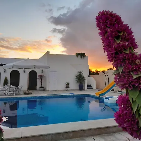 Encanto Getaway Sheikh Zayed City Exterior photo